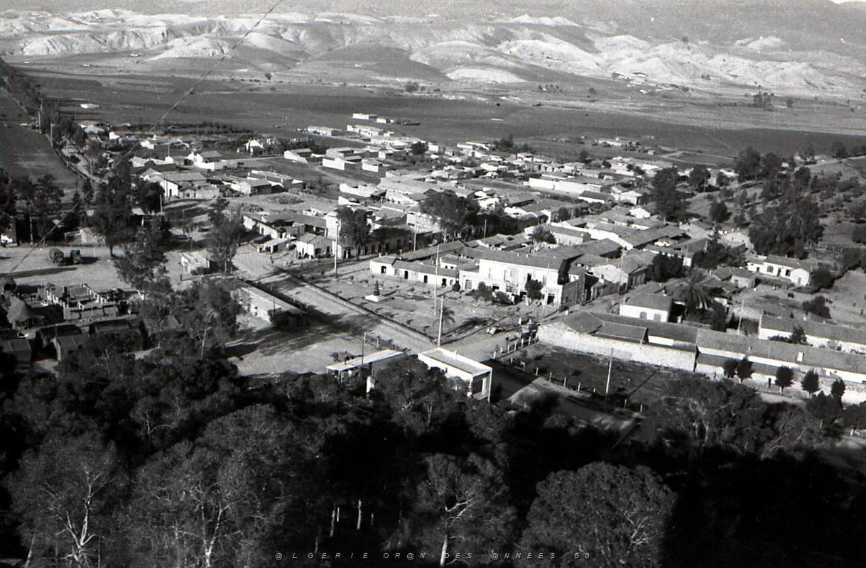 Ammi-moussa 500- Vue ensemble sur monts Ouarsenis COLLECTION DES AMIS DE ND DE SANTA CRUZ.jpg